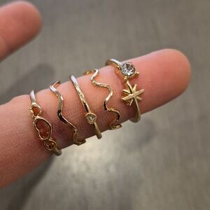 💙 5 Pcs Set Of Elegant Gold-Tone Stacking Dainty Rings Set N